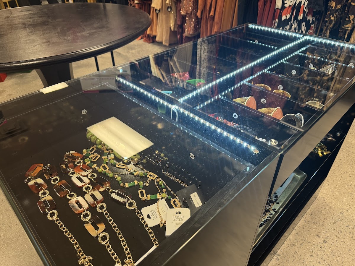 Accentuate Me Boutique photo 2