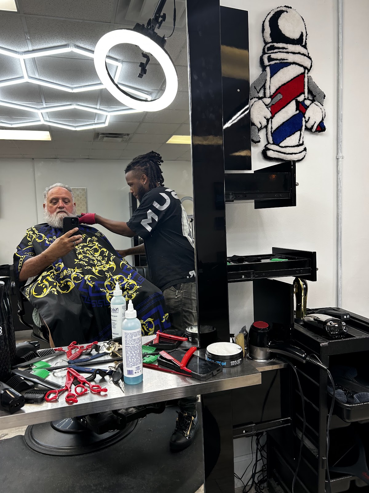 Augusta’s barber lounge photo 3