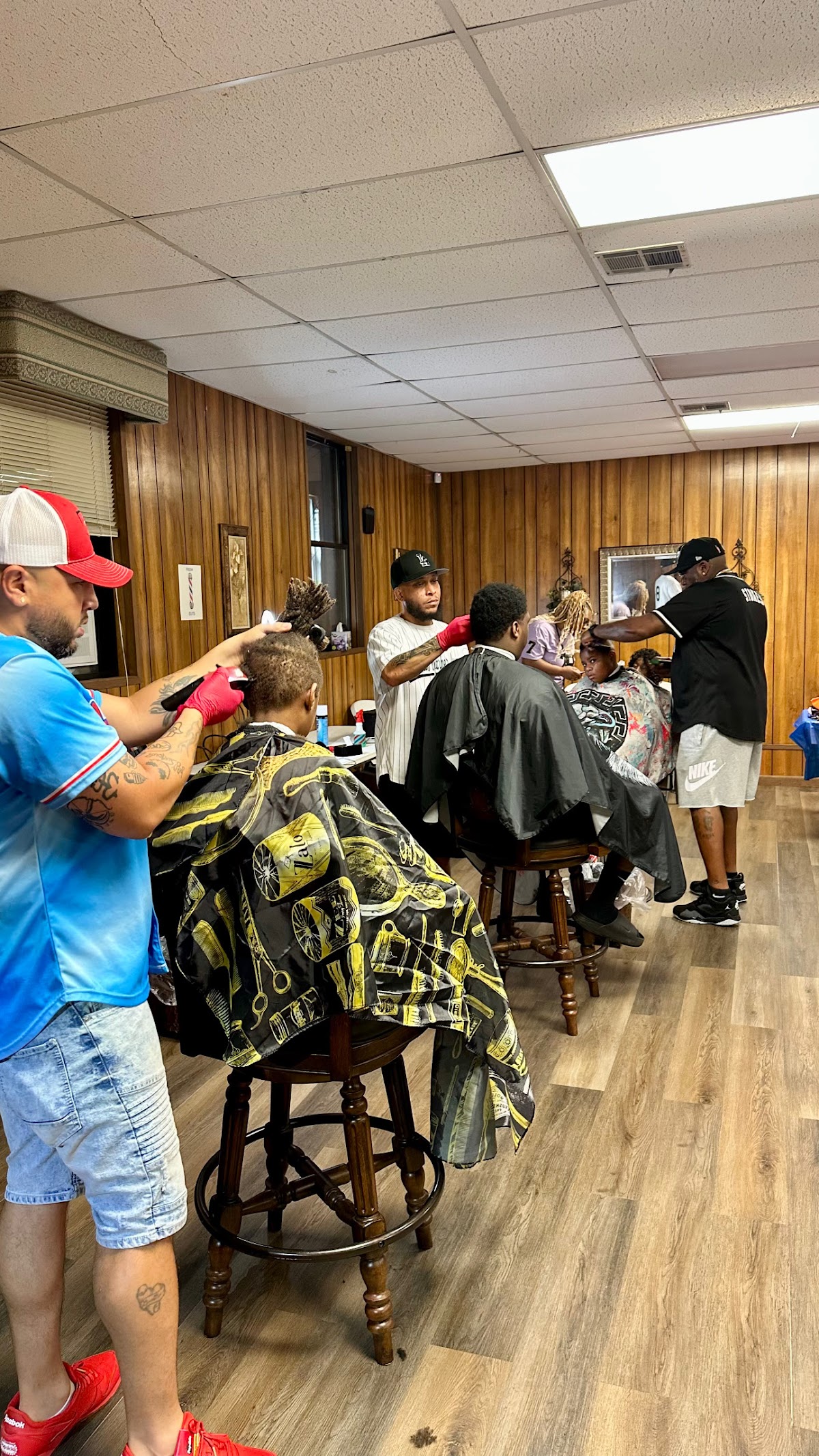 Augusta’s barber lounge photo 4