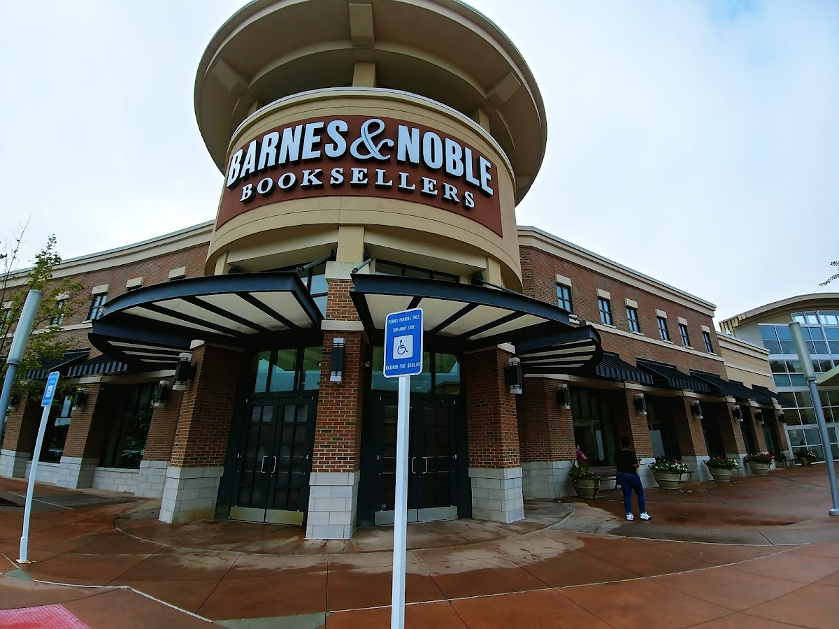 Barnes & Noble photo 4