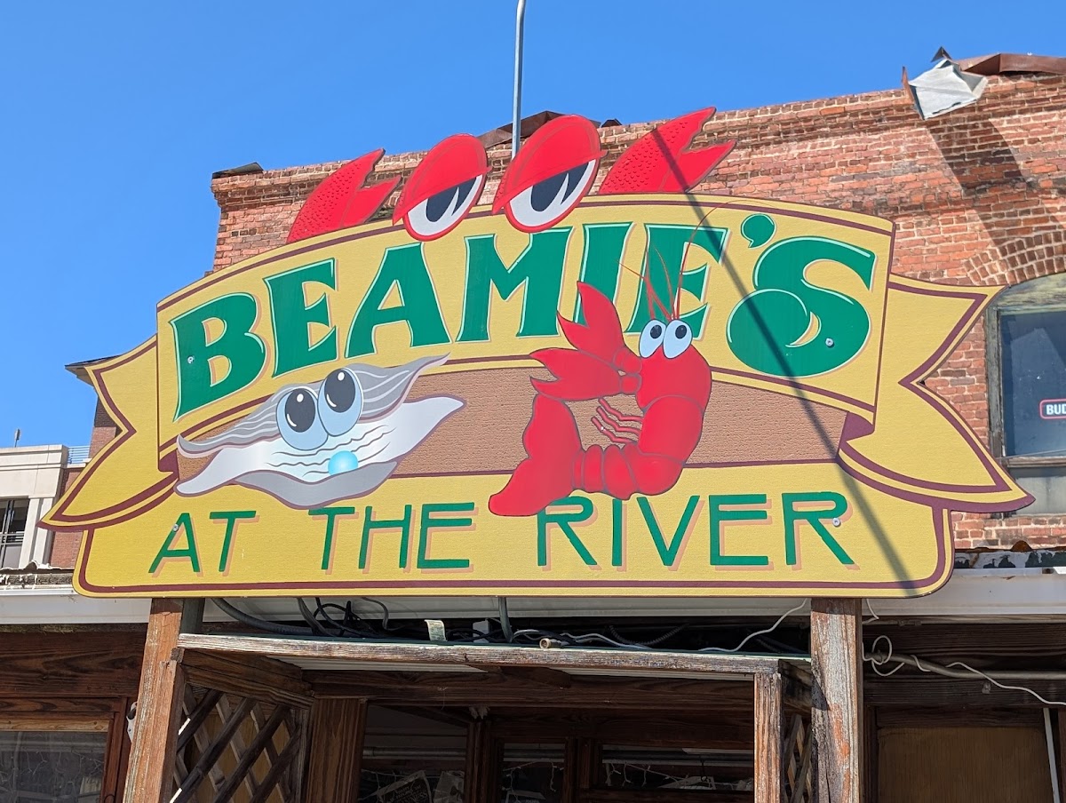 Beamie's At the River