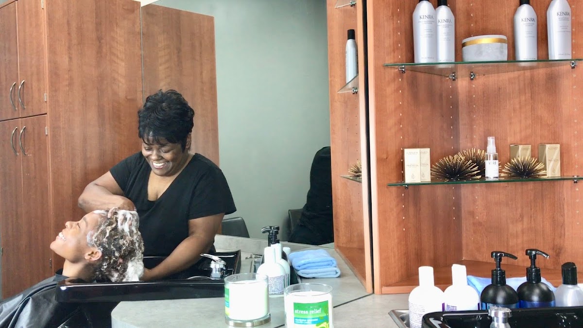 Behold The Crown Salon photo 4