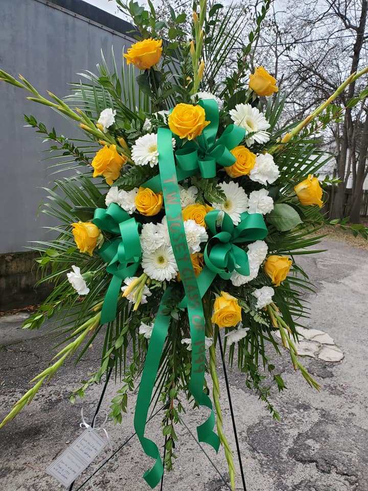 Ebony's Flowers & Gifts photo 5