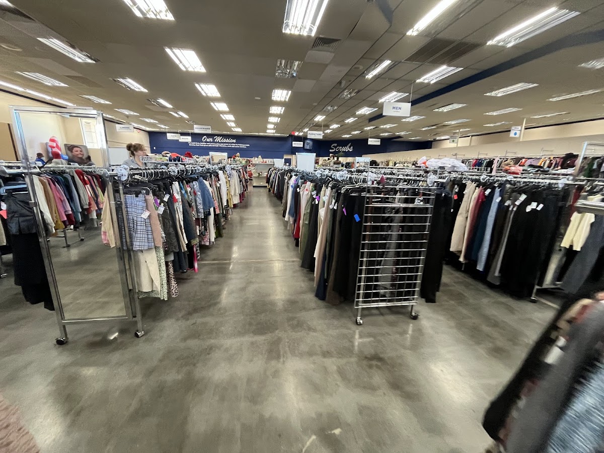 Goodwill Retail Store and Donation Drive-Thru photo 4