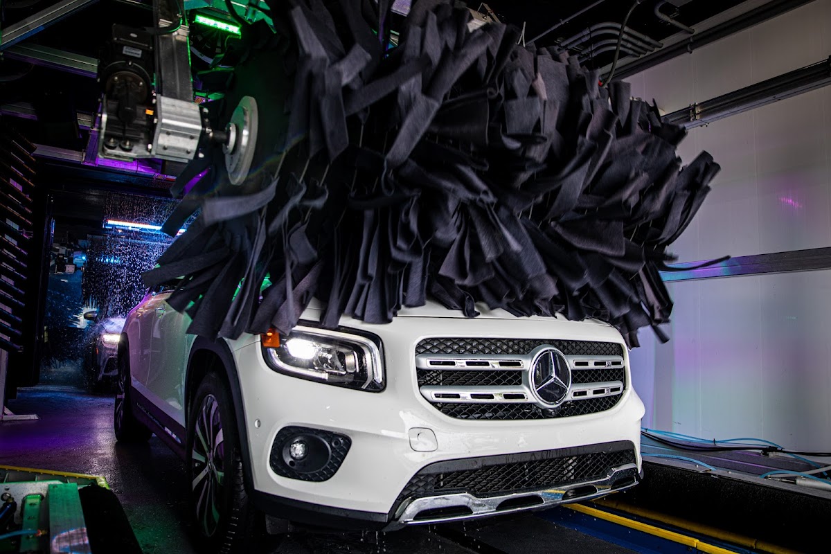 LuLu's Car Wash photo 4