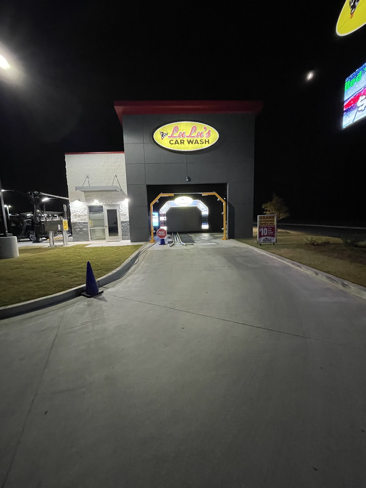 LuLu's Car Wash photo 4