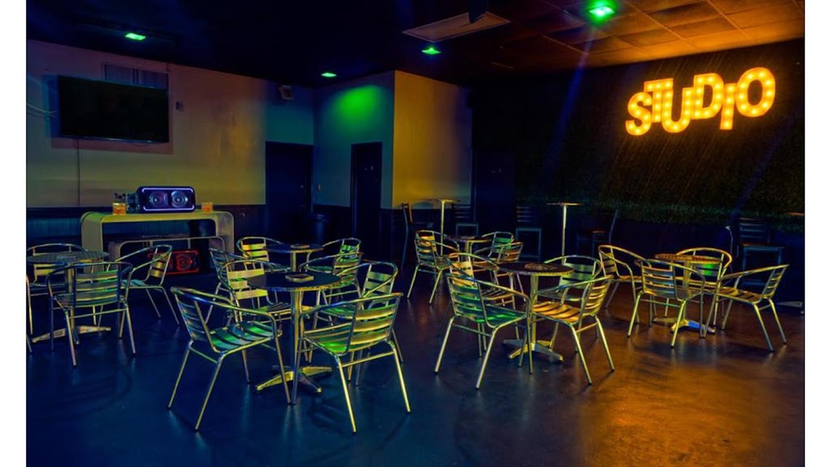 Studio Neighborhood Bar photo 3